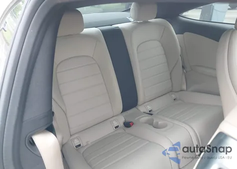 2017 Mercedes-Benz C 300 z USA, uszkodzony, nr VIN WDDWJ4JB9HF355715